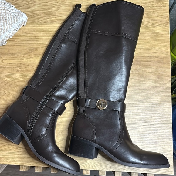 Tommy Hilfiger boots - Picture 2 of 6